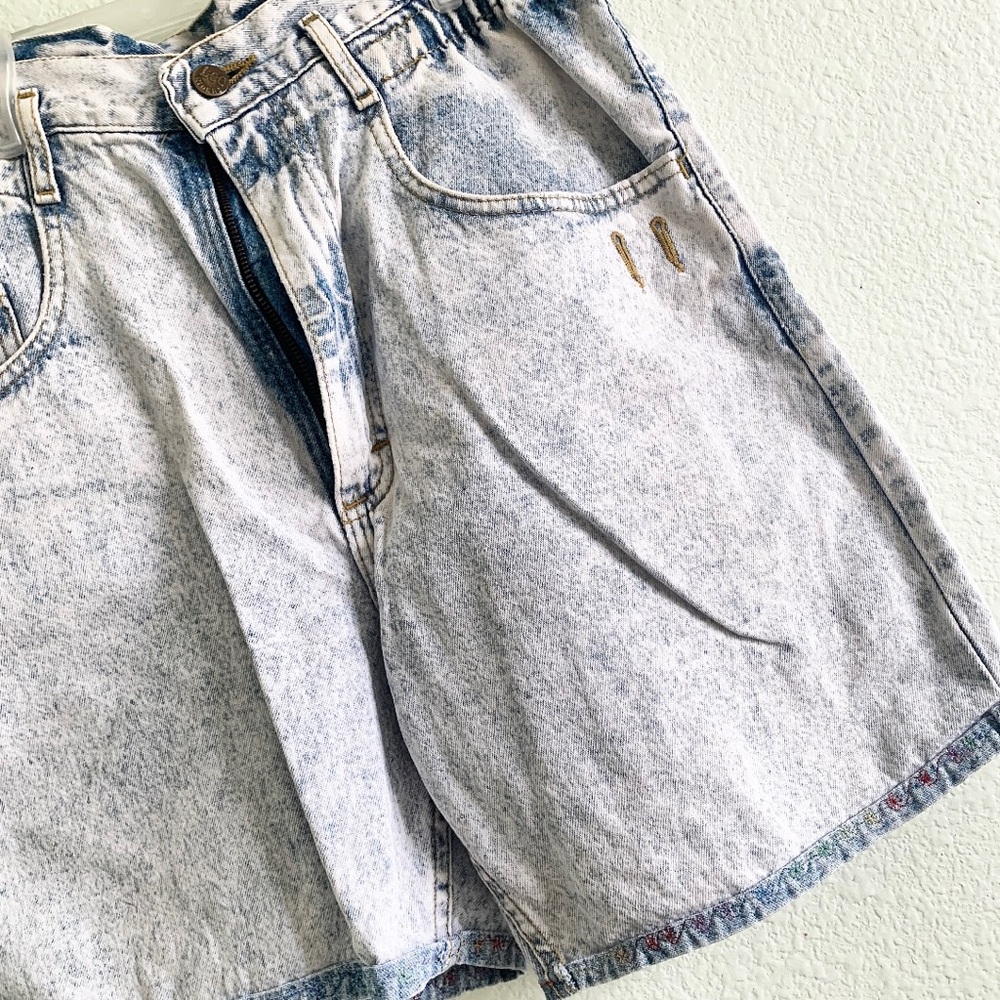 VINTAGE LEE high waist rise acid wash light blue denim shorts vtg
